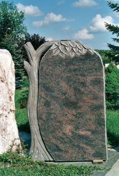 Ornamentstein mit Lebensbaum als Grabstein